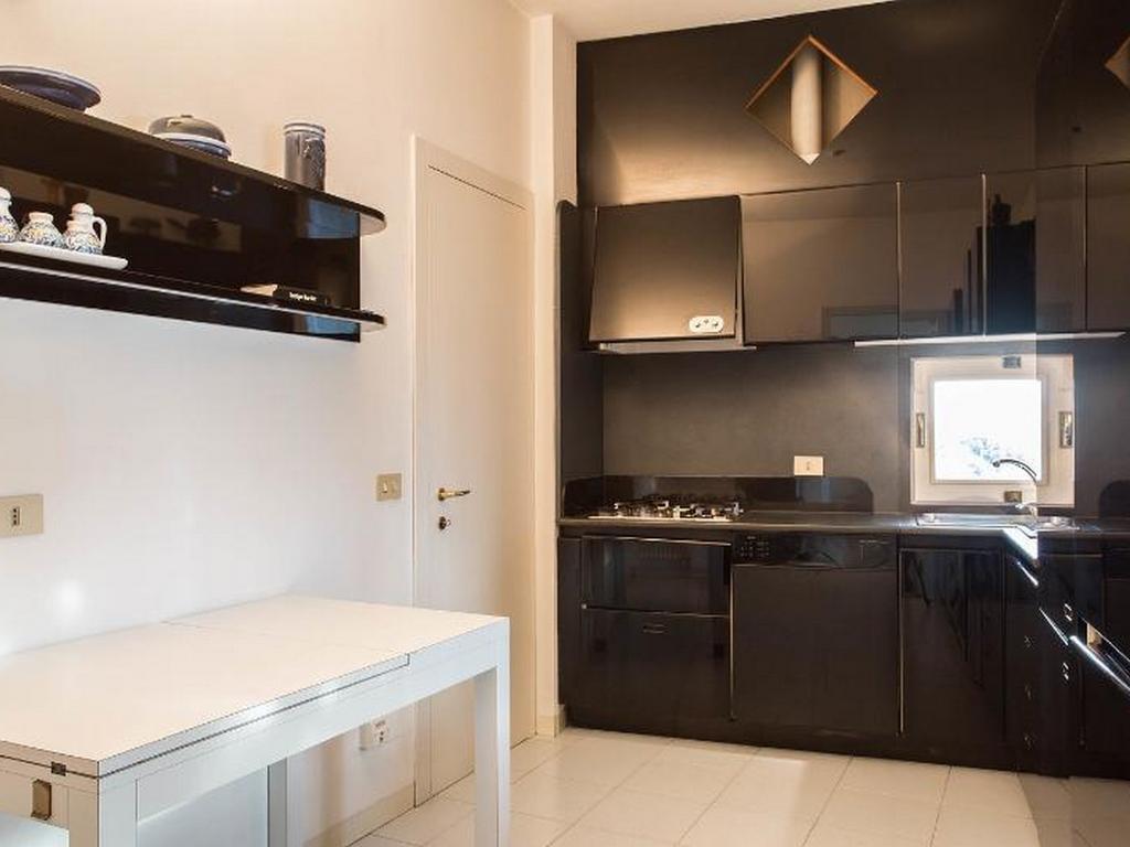 Roomy Apartment Duomo & San Babila Milão Exterior foto