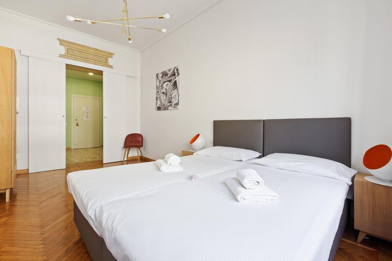 Roomy Apartment Duomo & San Babila Milão Exterior foto